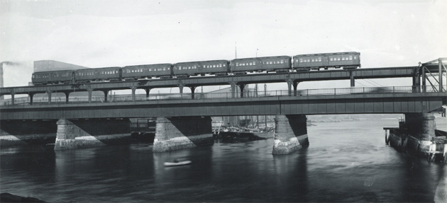 Train on the upper level of the North Washington Street Bridge